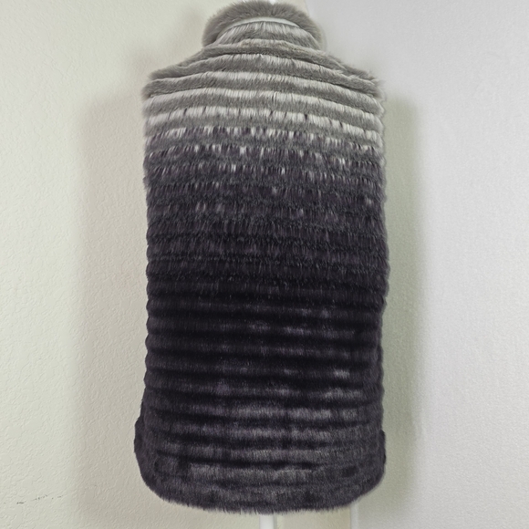 Gianni Bini Faux Fur Ombre Vest Gray Black Medium - Picture 5 of 13